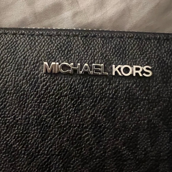 Authentic Michael Kors Continental Wallet - Picture 8 of 9